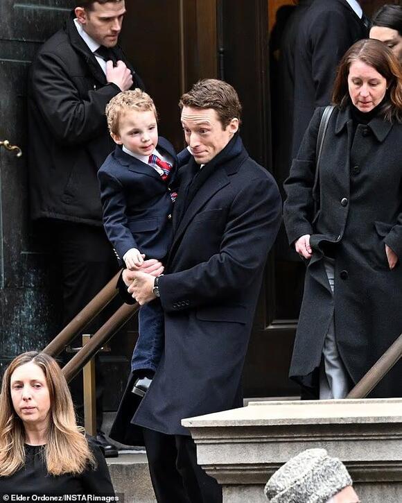 Caroline Kennedy cradles granddaughter at her daughter Tatiana  Schlossberg's funeral - NewsBreak