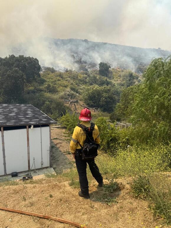 Fire teams battling 2,115-acre vegetation fire in Simi Valley ...