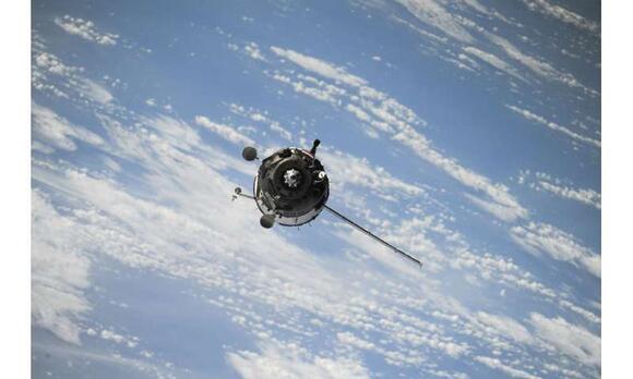 Spacecraft observations may conceal how particles really move through ...