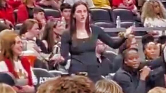 Cameras Caught Caitlin Clark Giving Ref The “Cat Claws” After Getting  Warned During Heated Back-And-Forth [VIDEO] - NewsBreak