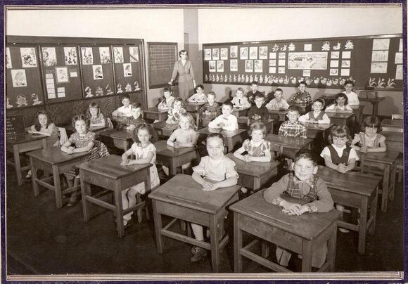 20 Vintage Photos Of What Classrooms Looked Like In The 1950s - NewsBreak