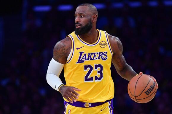 Ex-NBA Player Claims LeBron James Is 'On the Way Out' After Lakers Star's  10-PT Game - NewsBreak