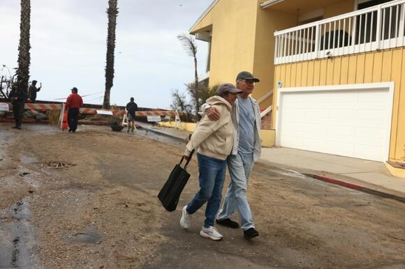 'Devastating' waves leave California beach homes on brink of collapse ...