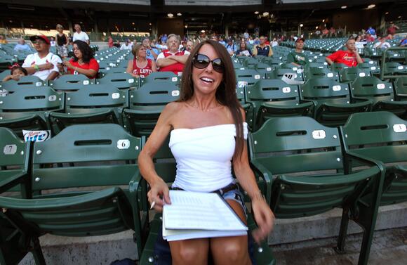 Milwaukee Brewers Fan Who Went Viral Behind Home Plate During Game 2 Of The NLDS Has Been Identified [PHOTOS] - NewsBreak