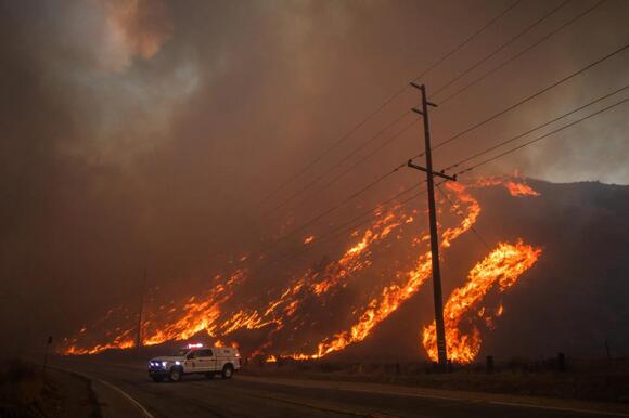 1 048 Acre fire rages in California as second blaze forces new