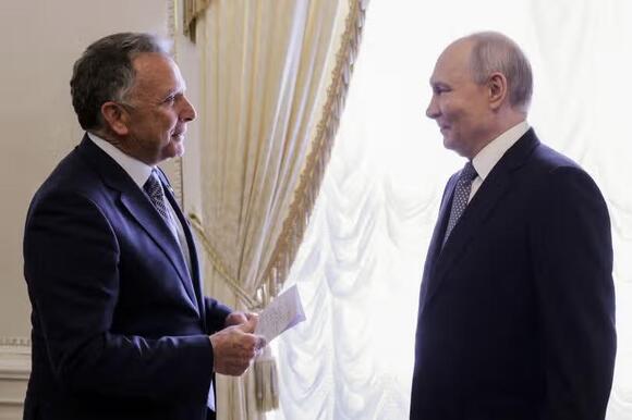 Putin humiliates Trump after groveling aides ‘humanitarian’ compliment with deadly bombings