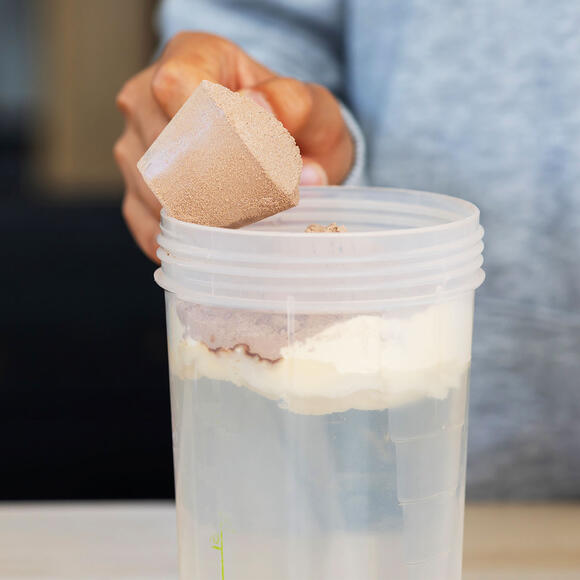 The Best Protein Powders That Can Balance Hormones & Manage Weight