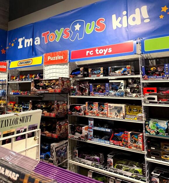 Two Toys 'R' Us Stores Are Now Open at Eastern Iowa Malls - NewsBreak