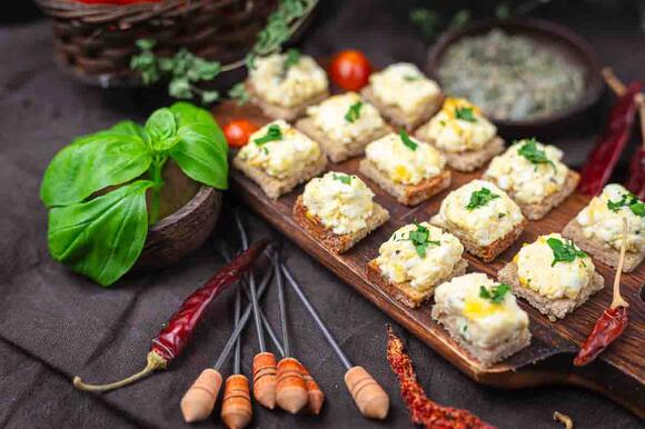 19 snack ideas perfect for your next football watch party - NewsBreak
