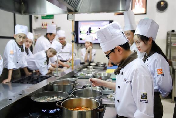 28 Cruise Ship Activities Nobody Tries But Absolutely Should - NewsBreak