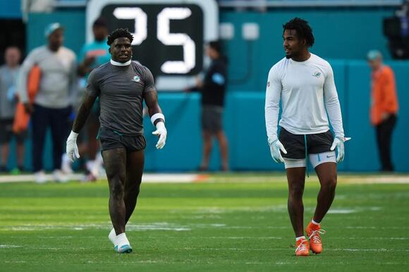 Analyst Suggests that Dolphins Sign 6-Time Pro Bowl Receiver To Form  Dominant WR Corps With Tyreek Hill, Jaylen Waddle - NewsBreak