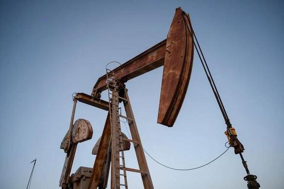 Brent falls as Iran's president discusses mediation with Pakistani army chief