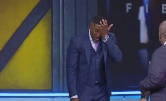 David Ortiz checks on Michael Strahan after FOX NFL Sunday accident -  NewsBreak