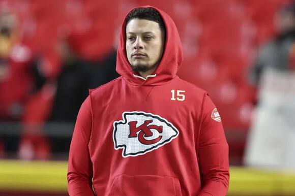 Chiefs' Patrick Mahomes Makes Concerning Confession on ACL Injury After Announcing Return Date - NewsBreak