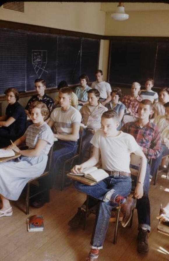 20 Vintage Photos Of What Classrooms Looked Like In The 1950s - NewsBreak