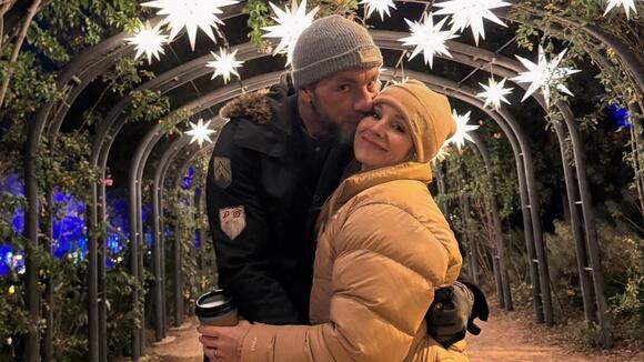 Kristen Bell ‘Cries Weekly’ Juggling Work & Mom Life With 2 Daughters ...