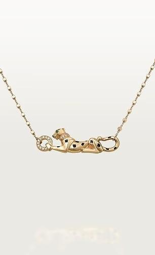 Taylor Swift flaunts $40k worth of jewelry on Travis Kelce podcast amid new  music announcement - NewsBreak