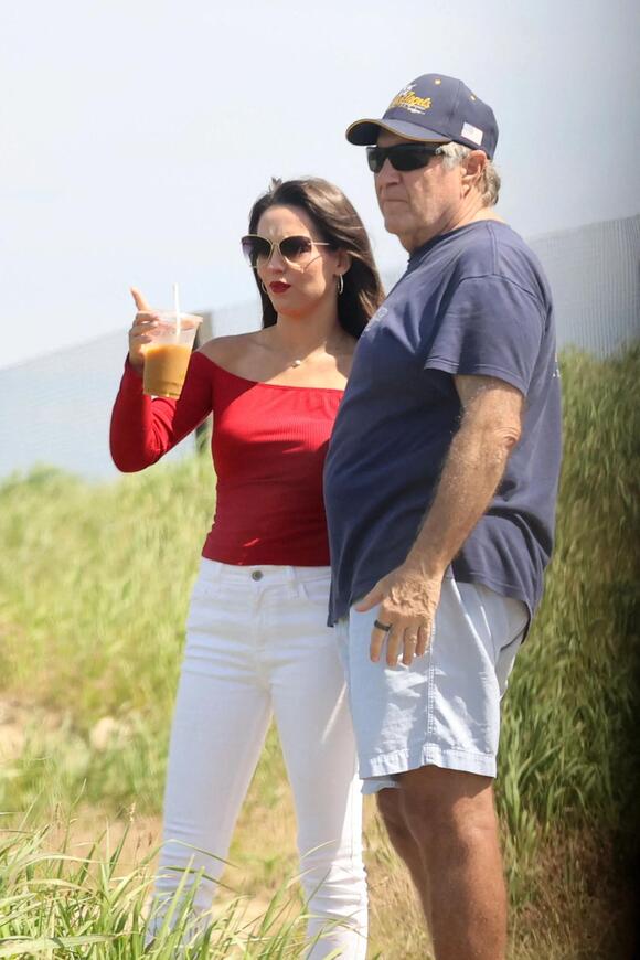 Nantucket socialites have made up their mind about Bill Belichick's 24-year-old  girlfriend Jordon Hudson - NewsBreak