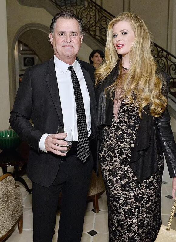 Model fights with interior designer neighbor over mansion and 'builder ...