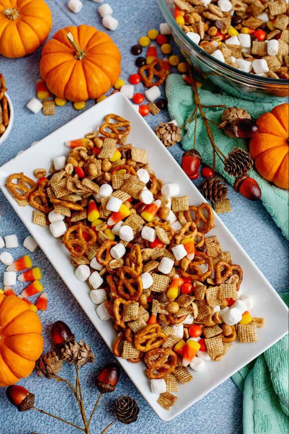 This Sweet & Salty Fall Snack Mix Is So Addictive, You’ll Want to Make ...