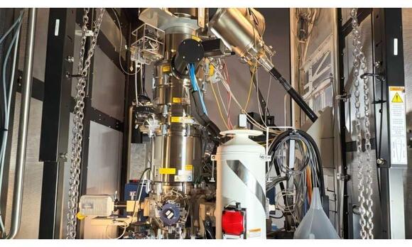 Pinpointing the glow of a single atom to advance quantum emitter ...