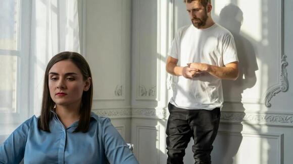 Why You Feel Invisible Even When Surrounded by People - NewsBreak