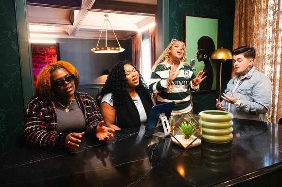 ‘Deb’s House’ Exclusive Clip: Amber Gets A Lesson In Professionalism ...