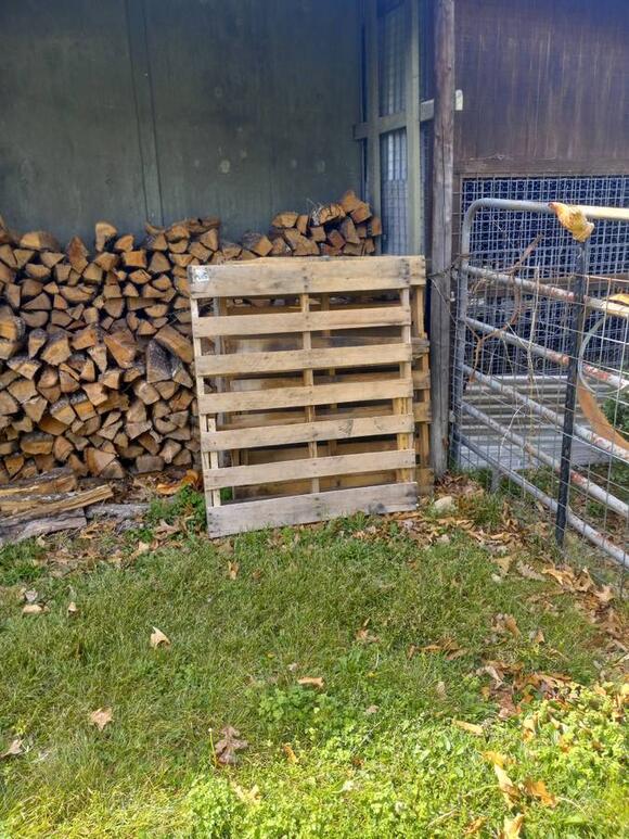 🎁 Freebies Up for Grabs in Bentonville — Furniture, Pallets & More ...