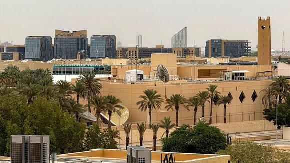 US pulls personnel from Saudi Arabia as kingdom comes under Houthi fire