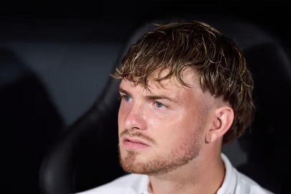 Harvey Elliott's Valencia nightmare summed up with 'absurd' double ...