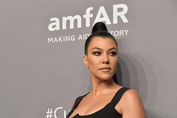 Addison Rae And Kourtney Kardashian Have A 21 Year Age Gap Inside Their Friendship News Break