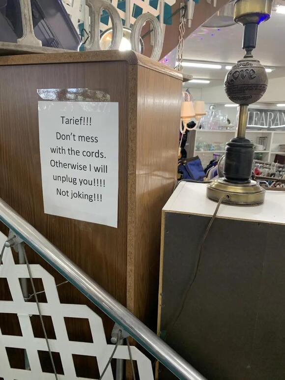 18 Store Signs That Made Customers Look Twice - NewsBreak