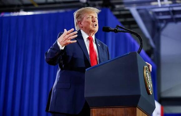 In Iowa stronghold, Trump urges Republicans to turn out and vote