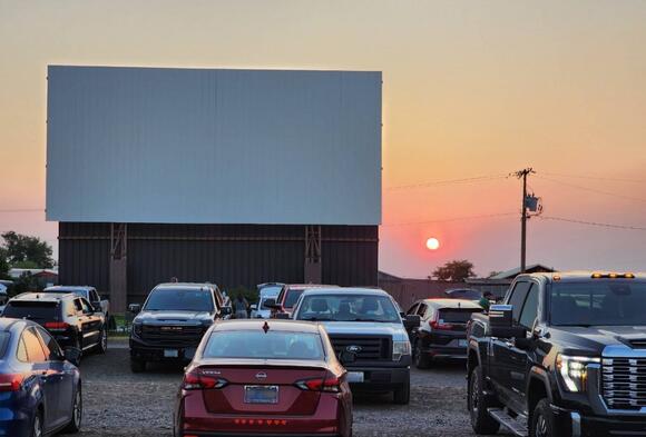 Most Folks Don’t Know About This Nostalgic Drive-In Theater Hiding Away ...