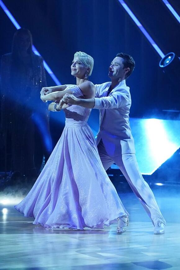 Selma Blair's former DWTS partner Sasha Farber gives update on actress ...