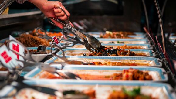 20 Basic Buffet Etiquette Rules Only Courteous People Follow - NewsBreak