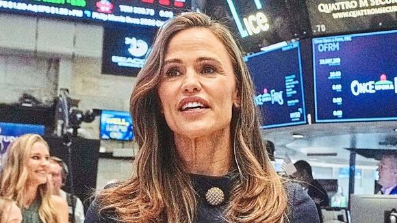 Stock Price for Jennifer Garner’s Company Goes Up 40 Percent in Value ...