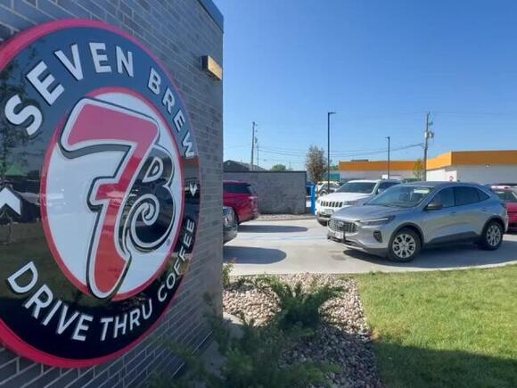 7Brew Coffee opening day in Council Bluffs draws long lines, massive ...