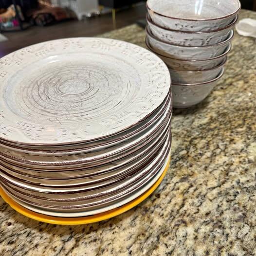 🎁 Freebies Up for Grabs in Tooele — Furniture & Kitchenware - NewsBreak