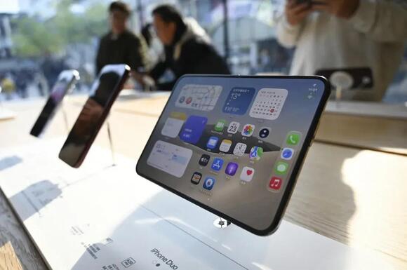 iPhone Duo Sells Out on Day One in China as Demand Crushes Apple's Foldable Supply Chain
