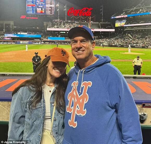 'Diva' JetBlue flight attendant forces passenger to hold fan in front ...