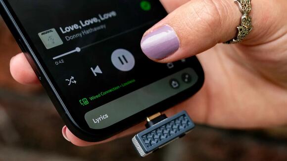 This Tiny Audiophile Gadget Brings CD-Quality Hi-Fi to Your iPhone ...