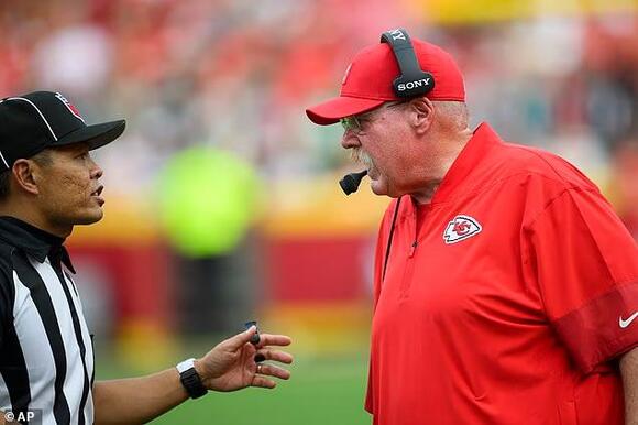 Outraged NFL fans call for controversial move to be BANNED after 'illegal'  moment in Eagles-Chiefs - NewsBreak