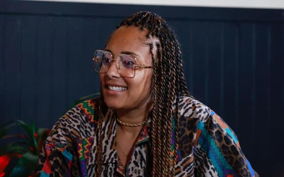 Amanda Seales Debates 20 Black Conservatives In Viral Clip And Eats ...
