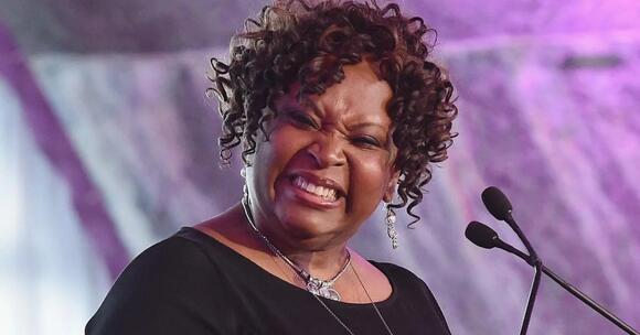 ‘Howard Stern Show’ Sidekick Robin Quivers, 72, Made a Difference For ...