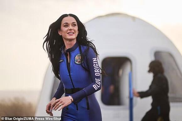 Orlando Bloom faces ex-fiancée Katy Perry's wrath after cosy display with  actress - NewsBreak