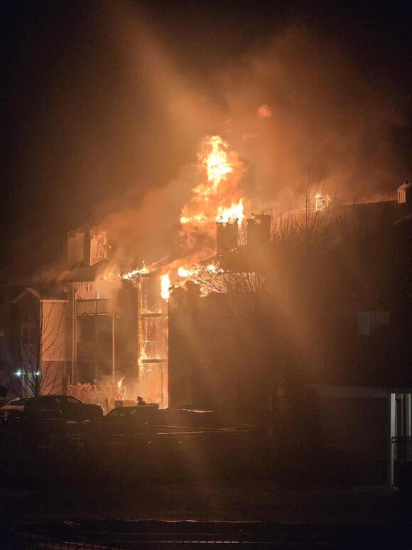 2 firefighters injured in large Woodbury Apartments fire in Parma ...