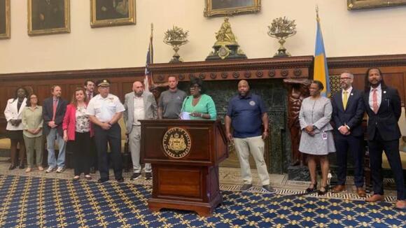 Judge upholds Mayor Parker's return-to-office order for city employees
