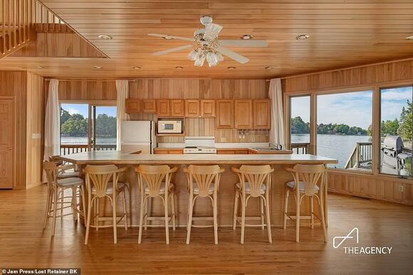 Sprawling private island hits the market for $1.5M - NewsBreak