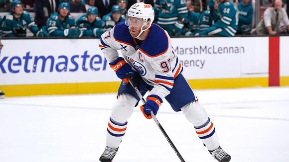 Oilers star Connor McDavid matches insane Wayne Gretzky start that puts him on 200-point pace